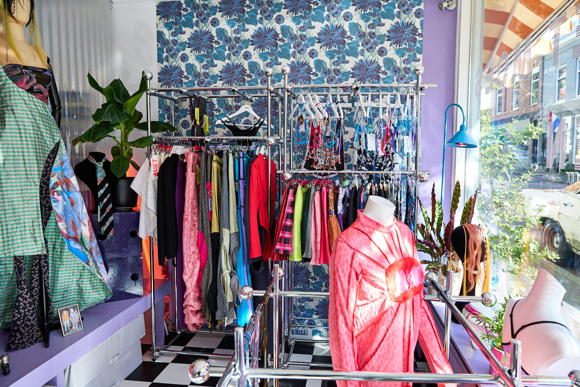 Underwired store